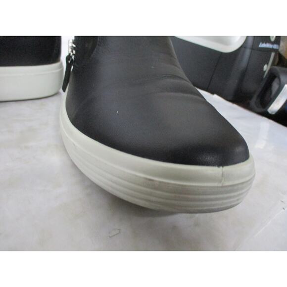 USED ECCO Women's Soft Classic Bootie,Black Suede-Size 10-10.5 - Picture 14 of 16